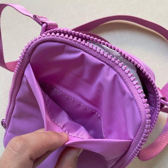 Lululemon Easy Access Crossbody Bag 1.5L - Dahlia Mauve - Picture 9 of 16